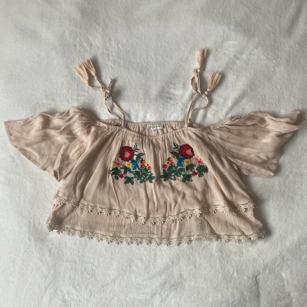 Solemio Floral Embroidered Off-Shoulder Crop Top